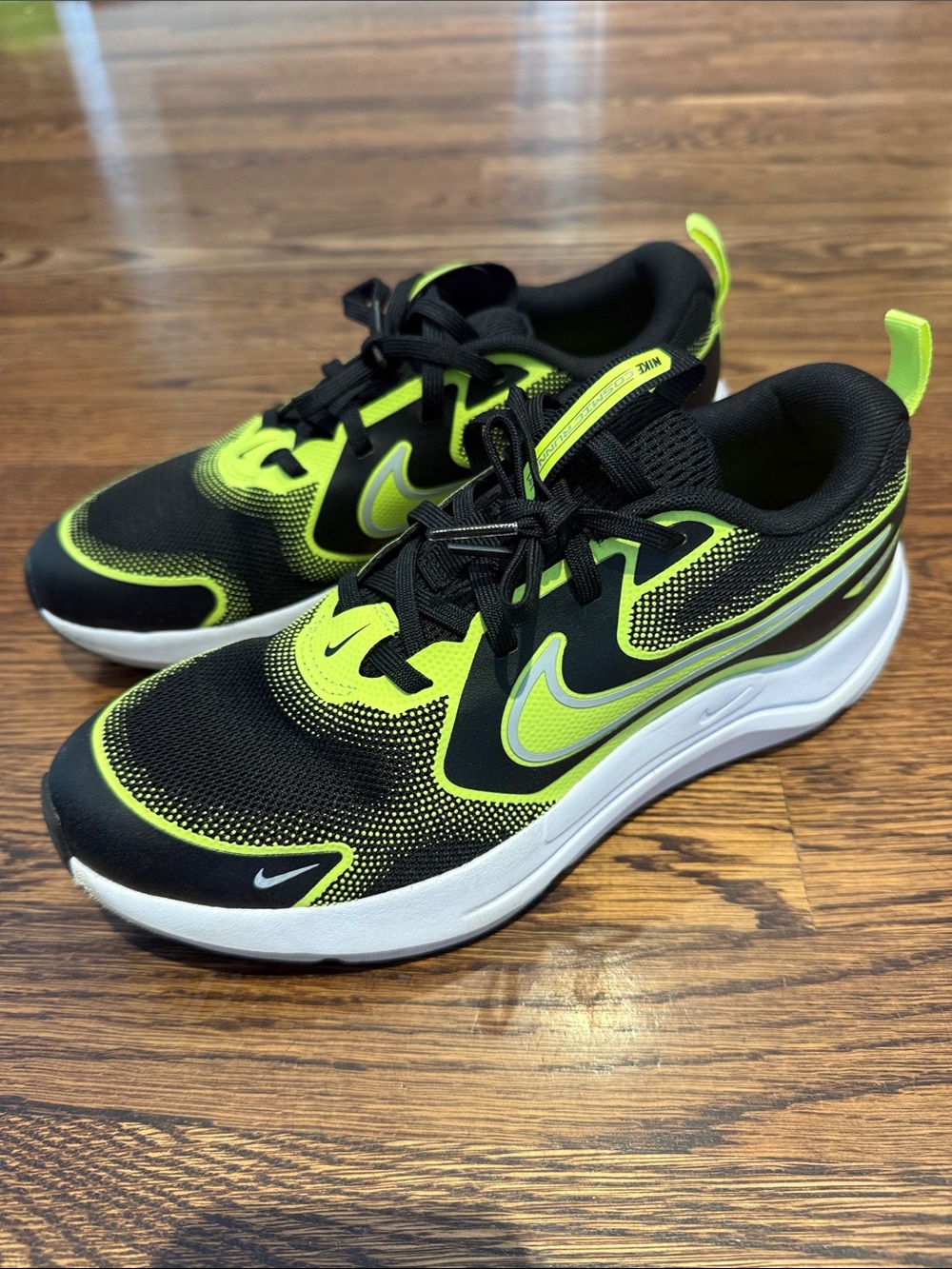 Nike Kids cosmic runner Sneakers - Black & Neon Yellow/Green Accents. Size 5.5 Y